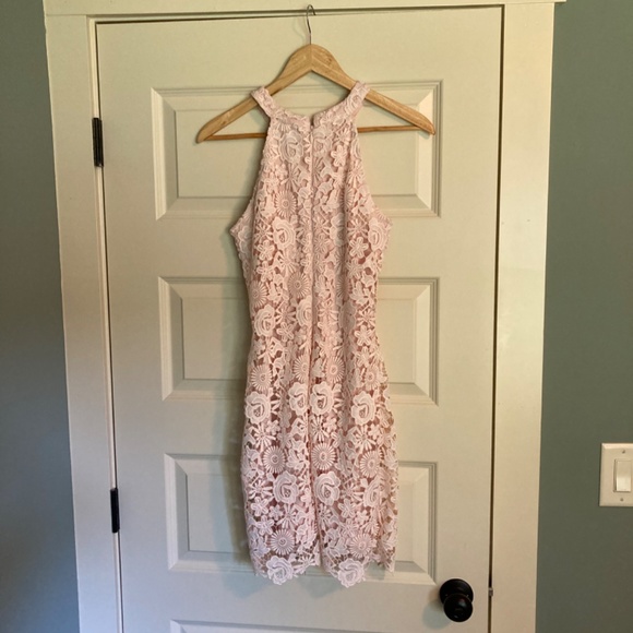 Lulus lace halter dress Pink Blush Size Medium BARBIE VIBE - Picture 4 of 4
